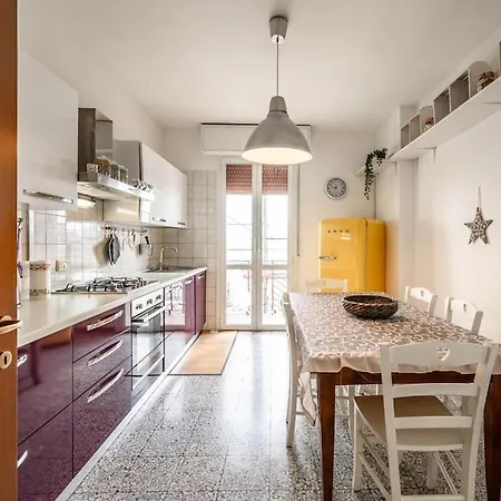 The Youth House Near Downtown & Hesperia Hospital Appartamento *