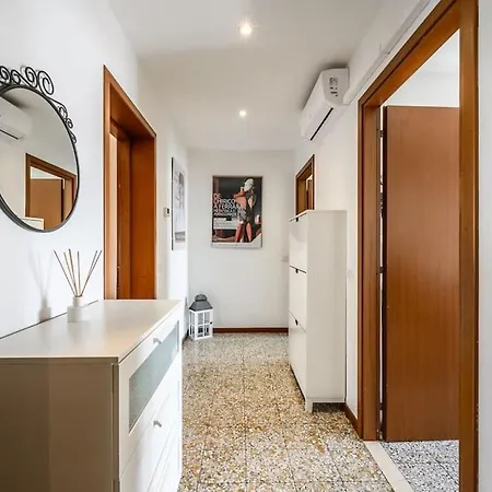 The Youth House Near Downtown & Hesperia Hospital Modena