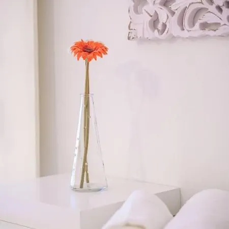 The Youth House Near Downtown & Hesperia Hospital * Módena