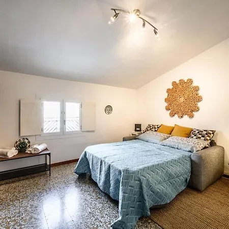 Apartment The Youth House Near Downtown & Hesperia Hospital