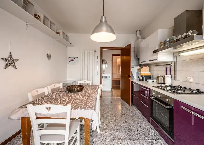 The Youth House Near Downtown & Hesperia Hospital * モデナ